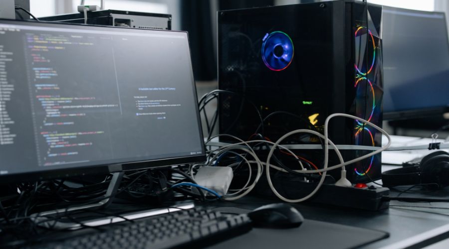 Windows 11 25H2 hadir dengan fitur baru yang memungkinkan pengguna menghapus aplikasi bawaan Microsoft dengan lebih mudah. Pelajari cara menghapus aplikasi seperti Cortana, Photos, hingga Edge tanpa ribet hanya lewat pengaturan sistem.