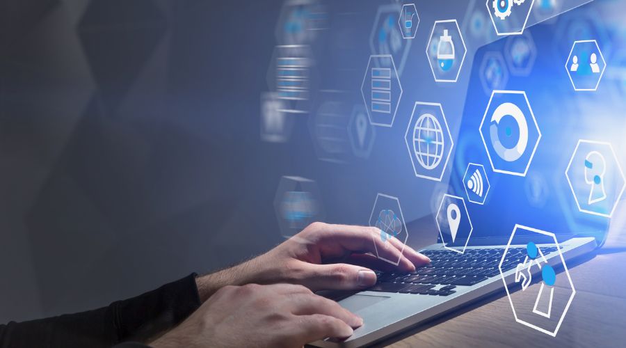 Panduan cara menginstall wsl ubuntu di Windows 11 dengan mudah mulai dari buka terminal atau powershell, kemudian install wsl ubuntu yang secara default merupakan sistem wsl di Windows 11.