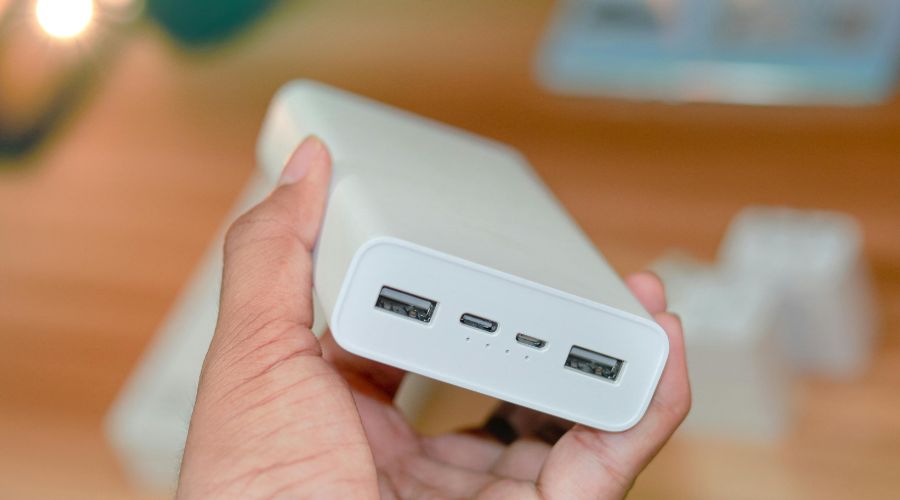 Snap-N-Charge Power Bank Mini Dengan Tenaga Luar Biasa Snap-N-Charge Power Bank Mini Dengan Tenaga Luar Biasa